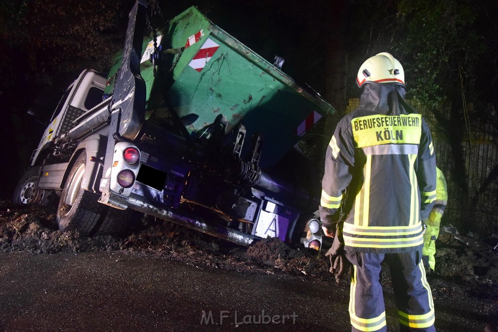 Container LKW umgestuerzt Koeln Brueck Bruecker- Dellbruecker Mauspfad P179.JPG - Miklos Laubert